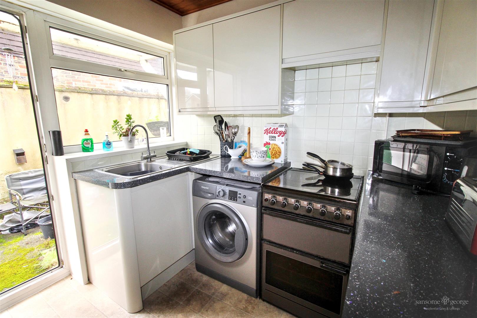 2 bed property in Colyton Way, Reading